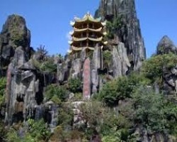 Chiêm ngưỡng tượng Phật bằng đá lớn nhất thế giới